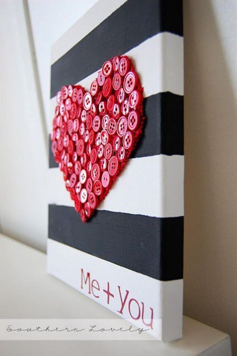 Pour la Saint-Valentin, surprenez votre chéri(e) avec une décoration hors du commun ! - Page 2 sur 3 - Des idées Saint Valentin Diy, Valentines Bricolage, Cuadros Diy, Creative Valentines, Valentine Ideas, Button Art, Button Crafts, Valentine's Day Diy, Valentine Day Crafts