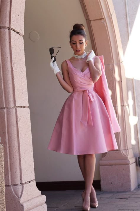 Week 7: Breakfast at Tiffany's. Audrey Hepburn's Pink Look — Pastiche.today Audrey Hepburn Dress Wedding, Breakfast At Tiffanys Dresses, Audrey Hepburn Pink Dress, Breakfast At Tiffany's Inspired Outfit, Breakfast At Tiffany's Fashion, Audrey Hepburn Style Outfits Classy, Breakfast At Tiffany's Outfits, Audrey Hepburn Looks, Audrey Hepburn Wedding Dress