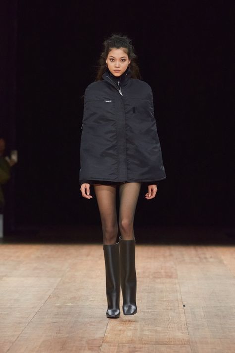 Fall 2023 Ready To Wear, 2023 Ready To Wear, Gathered Dress, Street Style Trends, Street Style Paris, Irina Shayk, Fashion Week Runway, Autumn Street Style, Spring Fashion Trends