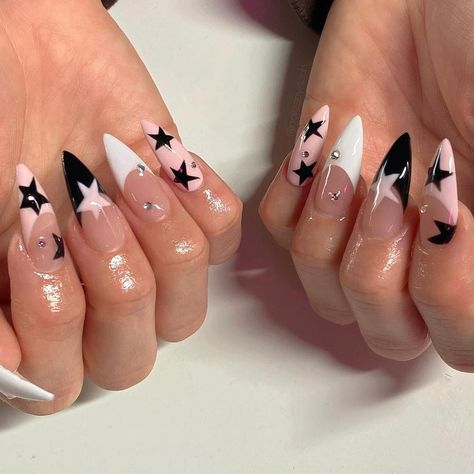 Stilleto Nails Stars, Star Design On Nails, Cool Almond Nails Designs, Star Nails Long, Nail With Stars, Medium Almond Nails Designs, Almond Nails Art Designs, Long Almond Nails Designs, Unique French Tips