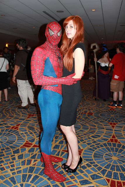 Spidey Couple Couple Costumes For Redheads, Couple Costume Red Hair, Red Hair Couples Costume, Red Head Costume Ideas Couple, Couple Halloween Costumes Redhead, Couple Halloween Costumes Red Hair, Spiderman Couple Costume Aesthetic, Redhead Couple Costume, Ginger Hair Girl