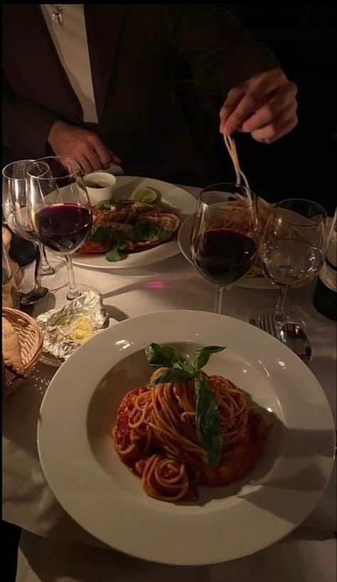 Dinner Aesthetic Romantic, Dinner Date At Home, Dinner Date Aesthetic, Diner Aesthetic, Aesthetic Dinner, Picnic Dinner, Dinner In Paris, Valentine Dinner, Dinner Table Setting