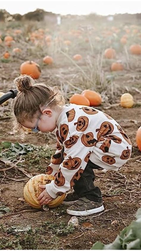 Get your little one all set for Halloween with our adorable Twopumpkin Baby Girl/Boy Crewneck Sweatshirt Romper! This cream pastel-colored onesie features a funny, cute, and just a touch scary pumpkin face print, perfect for the spooky season. Designed as an oversized sweatshirt bubble romper, this long-sleeve toddler girl/boy Halloween sweater shirt is not only cozy but also boasts a unique and boho vibe. Get yours today and let your little pumpkin shine in their festive attire! 🎃👻 Scary Pumpkin Faces, Cream Pastel, Sweatshirt Romper, Baby Halloween Outfits, Boy Halloween, Festive Attire, Patch Sweatshirt, Cute Newborn, Baby Girl Boy