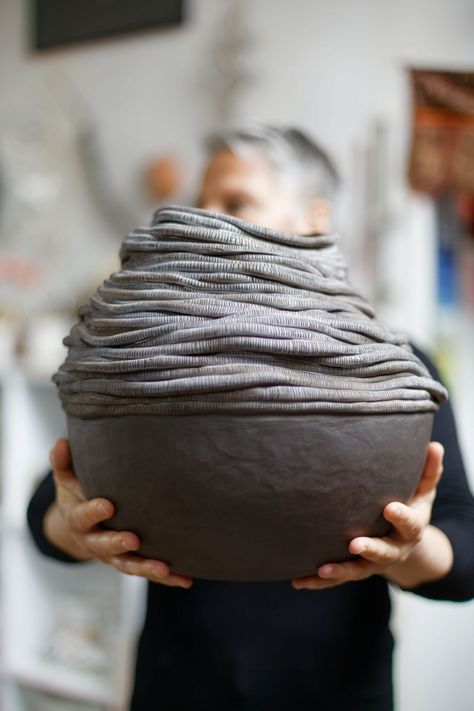 Sculptural Pottery, Ceramic Vases Design, Coil Pottery, Ceramic Sculpture Figurative, Contemporary Pottery, Organic Ceramics, Sculptures Céramiques, Pottery Workshop, Pottery Handbuilding