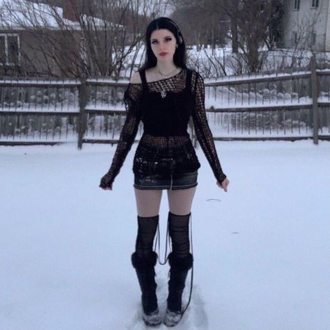 Hot Alternative Outfits, Alternative Outfits Winter, David Kibbe, Alt Clothes, Alt Fashion, Alternative Outfits, Soft Natural, Edgy Outfits, Outfits Winter