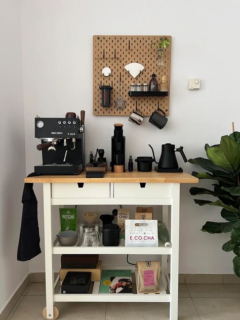 Kitchenette Aesthetic, Small Apartment Coffee Bar, Apartment Coffee Bar Ideas, Coffee Bar Nespresso Ideas, Small Bar At Home, Coffee Cart Aesthetic, Coffee Station Ikea, Coffee Station Bedroom, Coffee Corner Ideas Modern