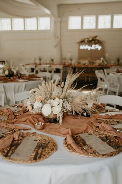 Boho Wedding Aesthetic, Boho Centerpiece, Boho Wedding Centerpieces, Bohemian Table, Rustic Boho Wedding, Rustic Wedding Table, Boho Chic Wedding, Boho Wedding Decorations, Boho Theme