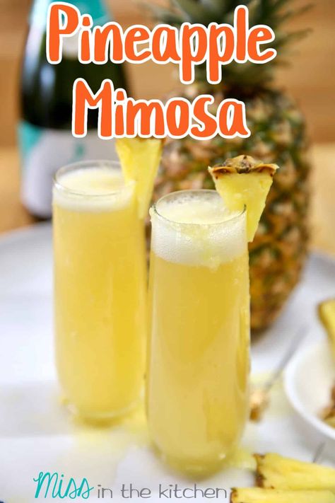 Pineapple Mimosa cocktails are refreshing and delicious for any weekend brunch or holiday occasion. Simple to make with just 3 ingredients. Pineapple Mimosa Recipe, Mimosa Recipe Champagne, Mimosa Recipe Easy, Pineapple Mimosa, Summer Entertaining Recipes, Mimosa Drink, Romantic Drinks, Easy Party Drinks, Mimosa Cocktail