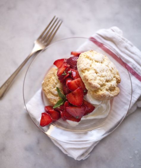 Strawberry Shortcake Strawberry Shortcake Recipe Easy, Zoe Bakes, Easy Strawberry Shortcake, Strawberry Treats, Strawberry Shortcakes, Strawberry Shortcake Recipes, Shortcake Recipe, Roasted Strawberries, Easter Desserts Recipes