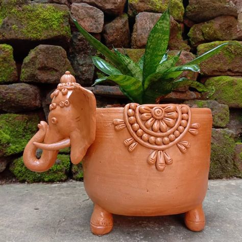 Terracotta elephant planter Terracotta Art Sculpture, Terracota Planters, Terracotta Clay Ideas, Ceramic Showpiece, Indian Ceramics, Terracotta Pottery, Elephant Planters, Plant Pot Decoration, Sculpture Art Clay