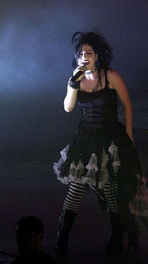 Amy Lee / Evanescence ♥️ Evanescence Amy Lee Outfit, Amy Lee Fashion, Evanescence Outfits, Amy Lee Outfits, Evanescence Concert, Faerie Goth, Evanescence Amy Lee, Amy Lee Evanescence, Riot Grrrl