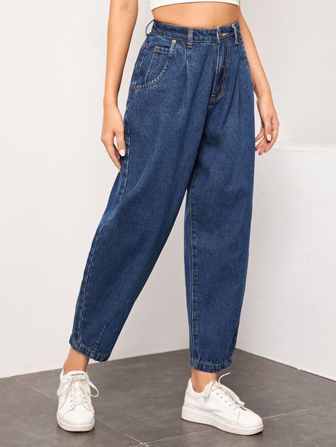 How To Style Blue Mom Jeans, Loose Jeans Outfit, Boyfriend Trousers, Best Jeans For Women, Latest Jeans, Chill Photos, Jeans Outfits, Outfit Jeans, Jean Trends