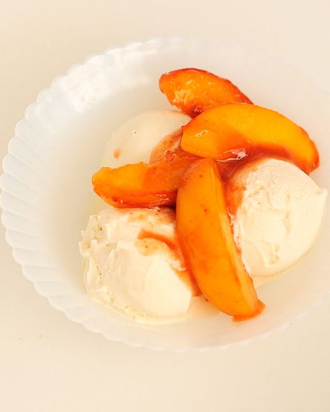 Peach Ice Cream Topping, Caramelized Peaches, Baked Peach, Iron Skillet Recipes, Peach Ice Cream, Peach Desserts, Fruit Toppings, Dessert Toppings, Peach Recipe