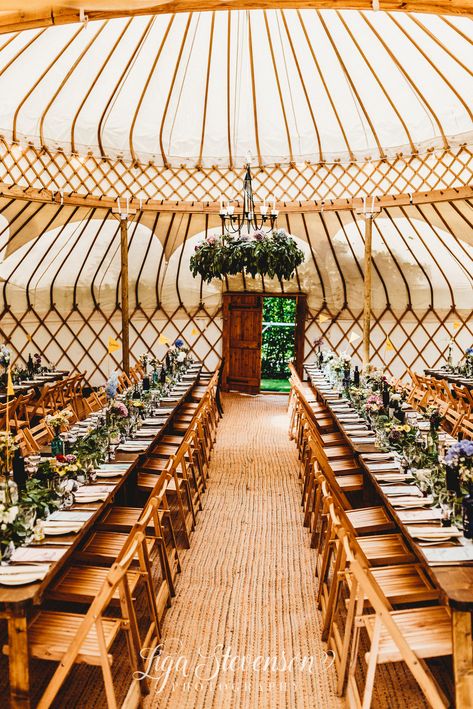 Yurt Wedding Receptions, Green Garland Decor, Wedding Yurt, Pandora Planet, Kazakh Aesthetic, Kazakh Style, Yurt Wedding, Marquee Decoration, Rustic Tables