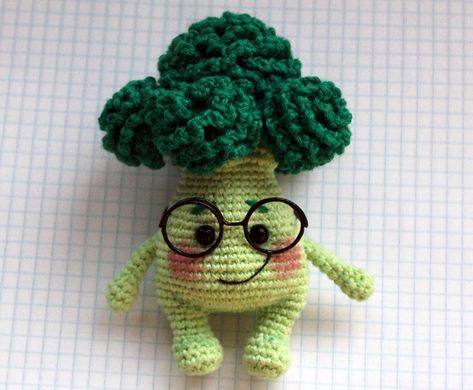 Baby Broccoli Vegetable Amigurumi, Baby Broccoli, Sc Crochet, Crochet Baby Toys, Crochet Food, Kawaii Crochet, Fun Crochet Projects, Diy Crochet Projects, Naha