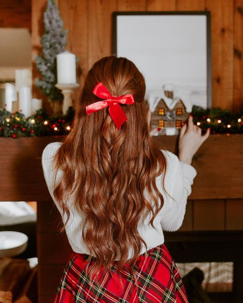 Danielle Victoria on Instagram: “Sad to be taking down all the Christmas decor, and to be putting the house back to normal. Taking down the Xmas decorations always…” Danielle Victoria, Lily Evans Potter, Lily Evans, Ginny Weasley, Redhead Girl, Half Up Half Down Hair, Winter Aesthetic, Christmas Books, Christmas Aesthetic