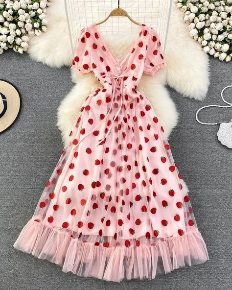 Cross-Border Dress French Strawberry Two-Color Sequined Long Skirt Mesh Lace Strap Slim Fashion Even #womensfashion Glitter Tulle Dress, Vacation Maxi Dress, Tulle Maxi Dress, Mini Dress Formal, High Waist Dress, New Dresses, 2023 Autumn, Long Summer Dresses, Strapless Mini Dress