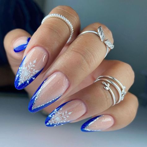 Snowflake Nail Ideas, Blue Winter Nails, Winter Nails 2023, Blue Christmas Nails, Nail Art Noel, Snowflake Nail, Nail Art Trends, Christmas Gel Nails, Snowflake Nails