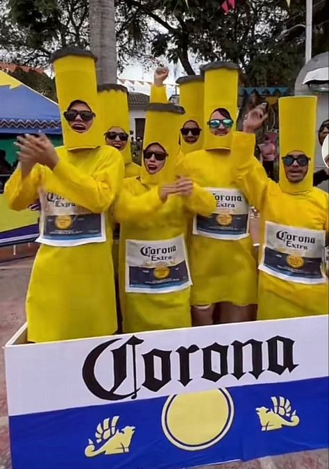 Funny 3 Person Halloween Costumes, Costume Halloween Groupe, Funny Group Costume Ideas, Costume Halloween Homme, Funny Group Costumes, Beer Costume, Best Group Halloween Costumes, Carnaval Outfit, Handmade Halloween Costumes