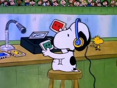 Cassettes! Lucy Van Pelt, Peanuts Cartoon, Snoopy Wallpaper, Peanuts Characters, Snoopy Pictures, Snoop Dog, Joe Cool, Snoopy Love, Charlie Brown And Snoopy