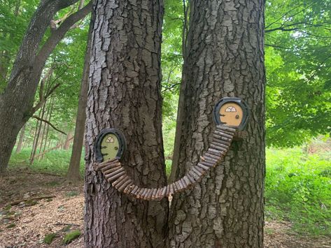 Magical Fairy Trail: Wee folks move to new home at Rochester-area park - newyorkupstate.com Diy Fairy Trail Ideas, Trail Decorating Ideas, Woodland Fairy Garden, Fairy Trail In Woods, Fairy Trail Ideas, Fairy Forest Ideas, Nature Trail Ideas, Fairy Garden Backyard, Outdoor Fairy Garden