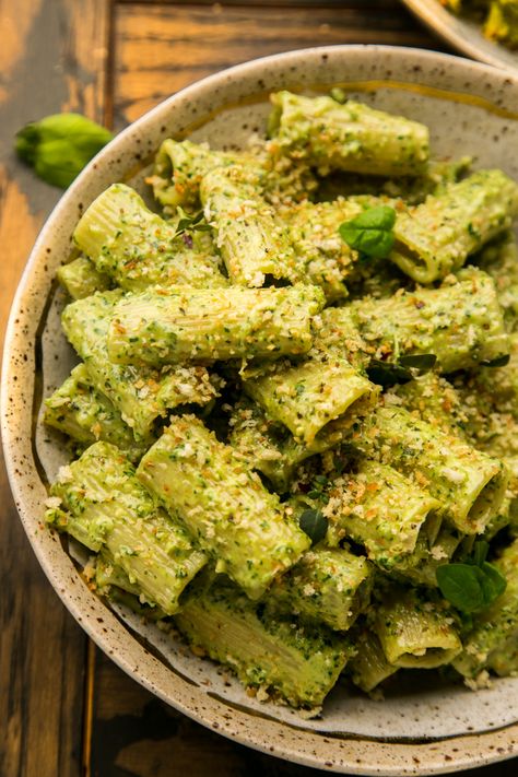 Creamy Pesto Rigatoni with Chili Garlic Breadcrumbs is the pasta recipe you didn't know you needed. I    love all things green and pesto has always been a way for me to enjoy my favorite leafy greens and pack in ALL the herbs. This pesto is super easy to make because all of the ingredients get Pesto Rigatoni, Resepi Biskut, Pasta Al Pesto, Pesto Pasta Recipes, Pasta Italiana, Creamy Pesto, Pasta Shapes, Pesto Pasta, Rigatoni