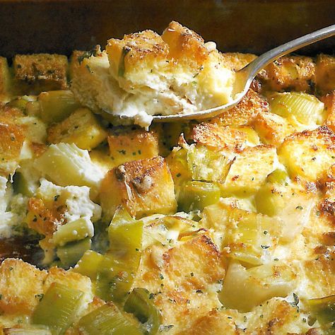 Thomas Keller's leek bread pudding recipe. #vegetarian Leek Bread Pudding, Leek Bread, Savory Bread Pudding Recipe, Vegetarian Casserole Recipes, Savory Bread Puddings, Roasted Duck, Vegetarian Casserole, Bread Puddings, Creamed Leeks