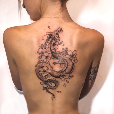 Chinese Dragon Back Tattoo, Dragon Back Tattoo Women, Tattoos Inspo, Hip Thigh Tattoos, Chinese Dragon Tattoos, Airbrush Tattoo, Dragon Tattoo For Women, Muster Tattoos, Hip Tattoos Women