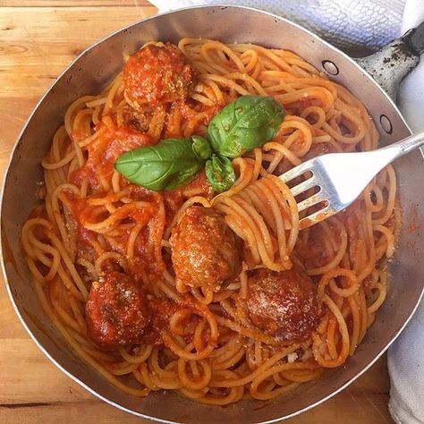 Spaghetti Aesthetic, Aesthetic Spaghetti, Think Food, Köstliche Desserts, Food Goals, Food Is Fuel, Food Obsession, Cafe Food, Interesting Food Recipes