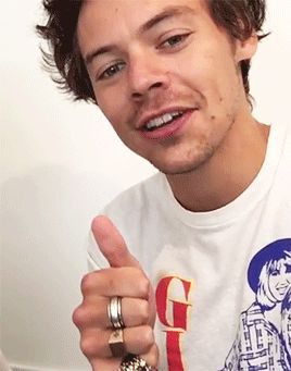 I'm kinda into it Larry Photos, Harry Styles Gif, Gambar One Direction, Up Pictures, Harry Styles Wallpaper, Harry Styles Pictures, Louis And Harry, Harry Styles Photos, Family Show