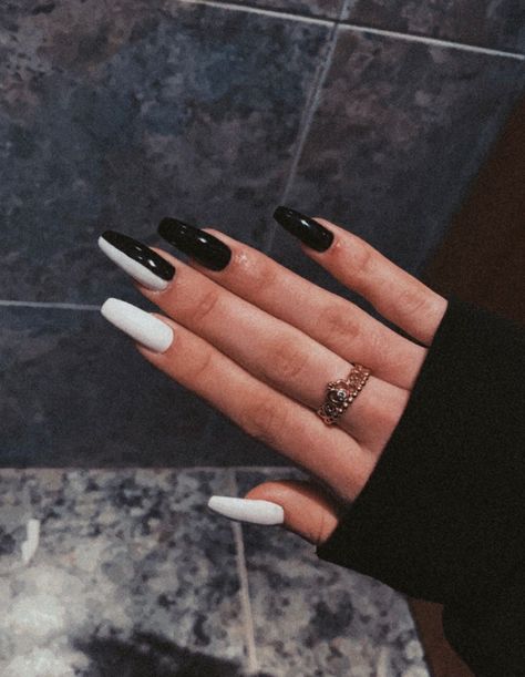 Half Black And White Nails, Grunge Nail Inspo Short, Spring Black Nails, Nails Acrylic Black And White, Black Nails With Design Ideas, Nude Nails With Black Design, Half And Half Nails, White Black Nails, White And Black Nails