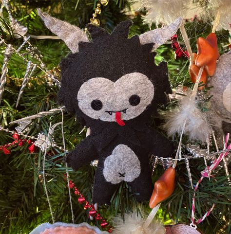 Krampus Felt Ornament, Diy Krampus Ornament, Diy Krampus, Monster Plushies, Alt Christmas, Black Celebration, Christmas Victorian, Spooky Christmas, High School Art Projects