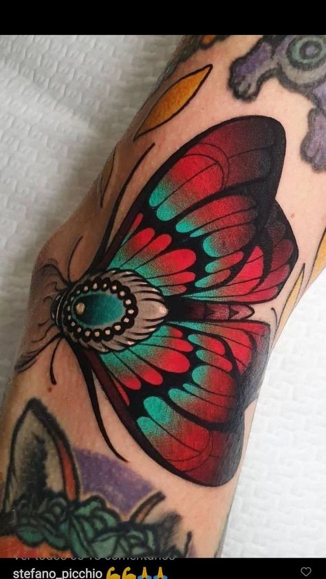 Tattoo Papillon, Traditional Moth Tattoo, Arm Cover Up Tattoos, Traditional Butterfly Tattoo, Jewel Tattoo, Girl Arm Tattoos, Insect Tattoo, Moth Tattoo, Traditional Tattoo Design