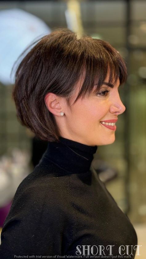 Shortish Hair, Haircuts Short Hair, Lob Cut, Choppy Bob Hairstyles For Fine Hair, Lob Haircuts, Chin Length Hair, Haircuts Short, Short And Sweet, Haircuts For Medium Hair