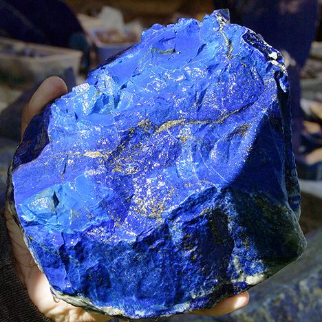 Lapiz Lazuli Aesthetic, Lapis Lazuli Aesthetic, Lapiz Lazuli Crystal, Raw Lapis Lazuli, Ethical Issues, Lapis Lazuli Crystal, Blue Rock, Lapis Lazuli Necklace, Colored Gemstones