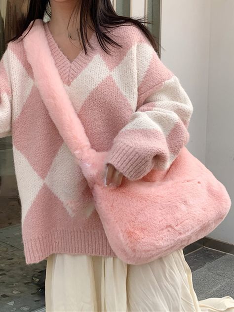 Fluffy Bag Aesthetic, Fluffy Bag Outfit, Pink Fluffy Bag, Pink Bag Outfit, Pink Bags Outfit, Fluffy Bags, Disney Inspired Nursery, Fluffy Purse, Trending Bags