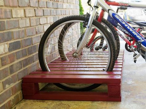 Pallet Bike Racks, Diy Bike Rack, Simple Bike, Bike Storage Rack, Support Velo, Bicycle Storage, Bicycle Rack, Diy Garage Storage, Bike Shed