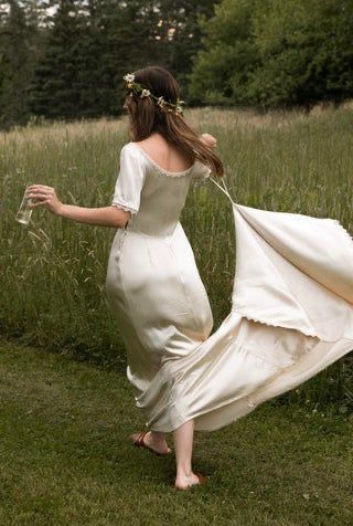 French Cottage Wedding Dress, Folk Wedding Aesthetic, Wedding Aesthetic Cottagecore, Meadow Wedding Dress, Cottagecore Wedding Diy, Picnic Wedding Dress, Cottagecore Aesthetic Wedding Dress, Garden Micro Wedding, Folklore Wedding Aesthetic