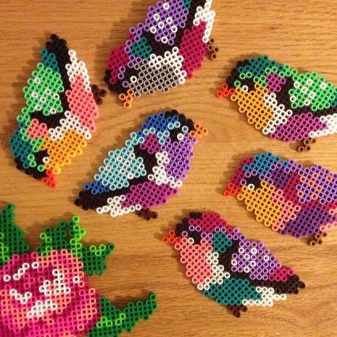 ／人 ◕ x ◕ 人＼ Pixel Beads, Art Perle, Hama Beads Design, Motifs Perler, Perler Crafts, Hama Bead, Bead Sprite, Hama Beads Patterns, Diy Perler Beads