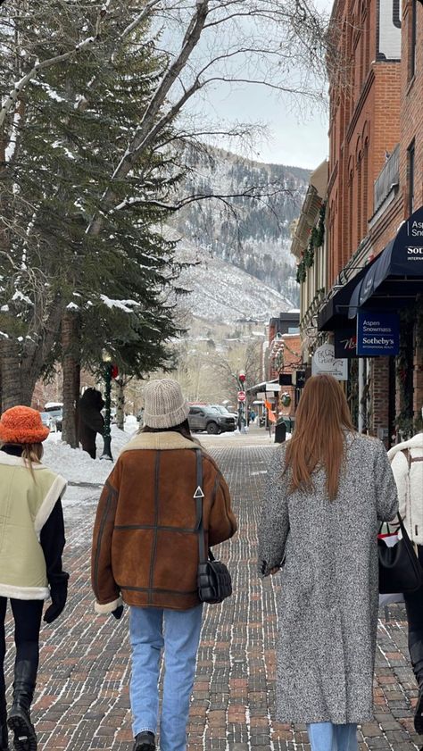 Vail Colorado Winter Outfits, Spring Break Colorado, Colorado Aesthetic Outfits, Vail Colorado Winter, Weekend Trip Outfits, Aspen Colorado Winter, Aspen Trip, Aspen Snow, Ski Trip Aesthetic