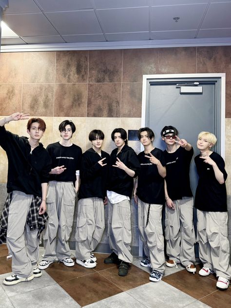 Enhypen Members Park Sunghoon, 7 Prince, Enhypen Official, Enhypen Ot7, Sunghoon Sunoo, Korean Picture, Boyfriend Photos, Thank You For Coming, Group Photos