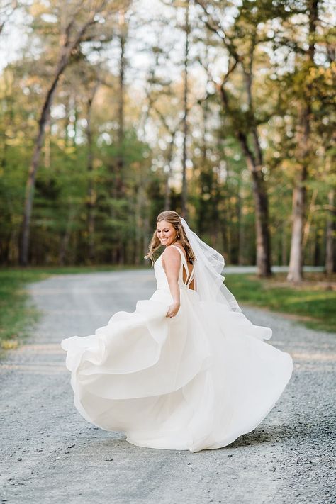 Bride Only Poses, Outdoor Bridal Photoshoot Ideas, Bridal Portraits No Flowers, Rustic Bridal Portraits, Outdoor Bridal Photos, Individual Bride Photos, Bridal Shots The Bride Photo Ideas, Fun Bridal Portraits, Bridal Portraits Poses Outdoor