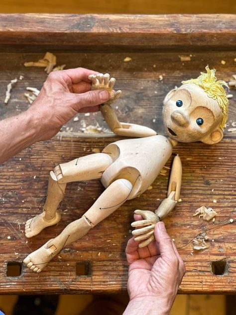 Bernd Ogrodnik: Happy Monday morning everyone, may your creative week be rich, joyful and adventurous🥰🙏❤ Wooden Marionette, Happy Monday Morning, Wooden Puppet, Puppets Diy, Toy Theatre, Tender Care, Marionette Puppet, Wooden Toys Plans, Puppet Making