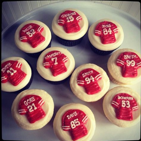 San Francisco 49er cupcakes. Go Niners! 49ers Treats, 49er Cookies, 49ers Cupcakes, 49er Jersey, Football Cupcakes, Superbowl Sunday, Forty Niners, 49ers Fans, Sf 49ers