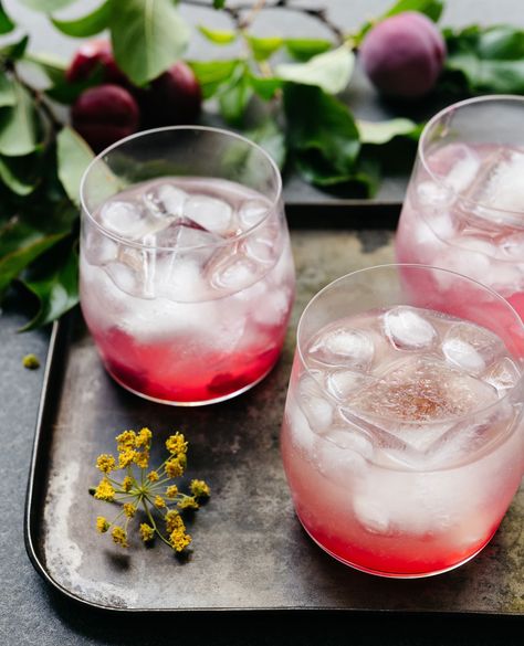 Sharp and sweet plums update a classic gin fizz. Serves 4 Plum Gin, Wine Recommendations, Cocktail Essentials, Plum Jam, Gin Fizz, Christmas Cocktails, Vanilla Essence, Gin Cocktails, Food To Try