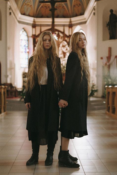 Twins Posing, Sisters Photoshoot Poses, Church Aesthetic, Sister Poses, Fairytale Photography, Costume Drama, Twin Sisters, Body Reference, Pose References