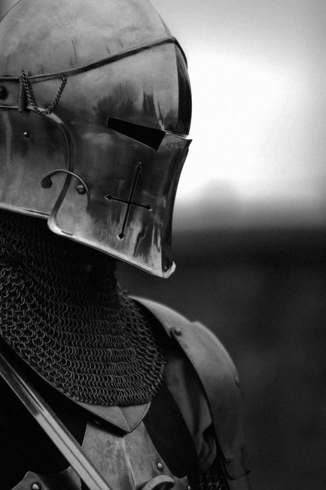 #soldier #knight #fighter Knight In Shining Armor, Male Character, Knight Armor, Arm Armor, Medieval Armor, Medieval Knight, Fantasy Armor, Man Up, Medieval Fantasy