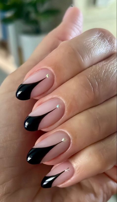 Black drop french design on nails with diamonds French Design Nails, Black French Nails, French Tip Nail Art, Black French Tips, Art Deco Nails, Black French, Design Nails, Black Curtains, French Tip Nails