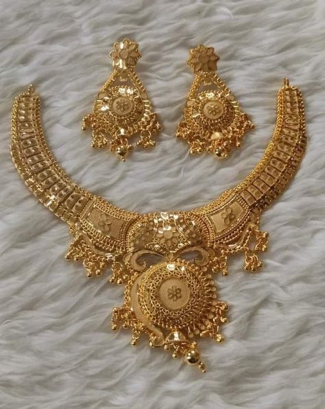 Gold Necklace Under 20 Grams Indian, 20 Grams Gold Necklace Designs, Expensive Jewellery, Simple Necklace Designs, Unique Gold Jewelry Designs, Indian Wedding Jewelry Sets, Gold Jewels Design, Feroz Khan, New Gold Jewellery Designs