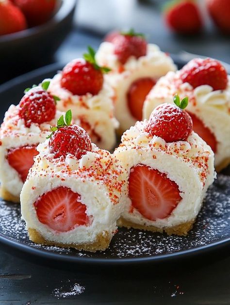 Cheesecake Desserts Recipes, Strawberry Shortcake Cheesecake, Dessert Sushi, Cheap Food, Cheesecake Dessert, Favorite Recipes Dinner, Food Rules, Cheesecake Desserts, Sushi Rolls